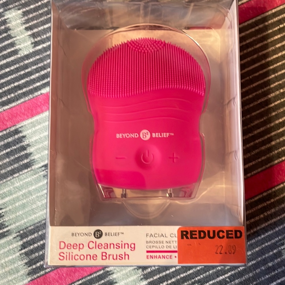 COPY - Beyond Belief Deep Cleaning Silicone Brush